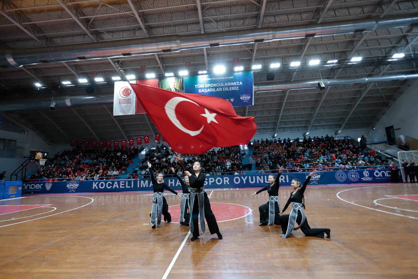Kocaeli Öncü Gençlik ve Spor Kulübü Gösterisi